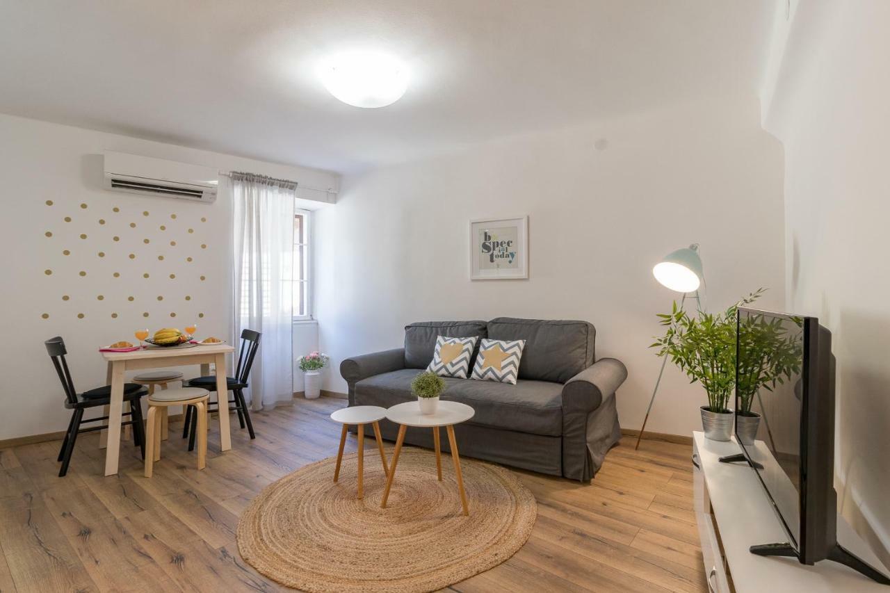 Central New Apartment Nonna Mara 罗维尼 外观 照片